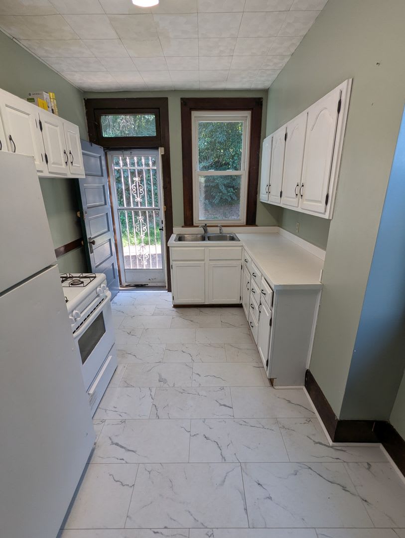 3 Bedroom 1 Bathroom Single Family Home Greenfield – photo 2