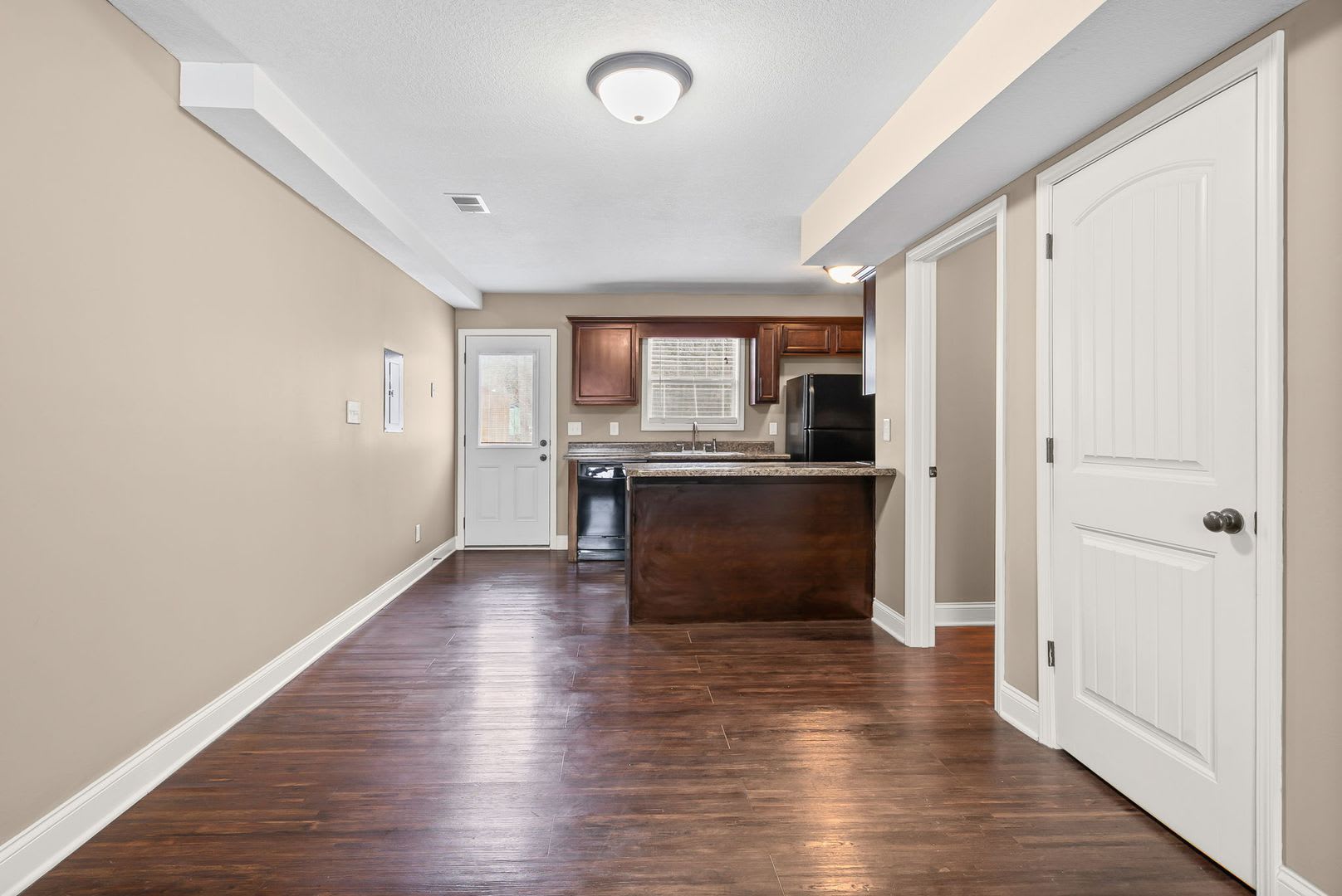 Pet Friendly Two Bedroom! – photo 5