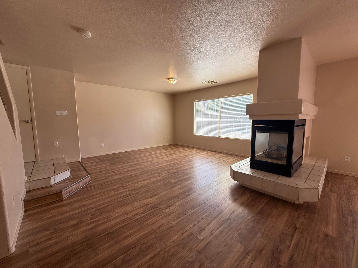 Beautiful Home in Silverado Ranch. – photo 5