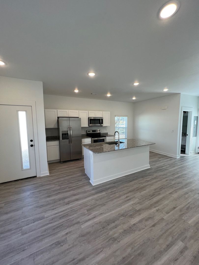 **FIRST THREE MONTHS $950.00** Featherston Village – photo 4