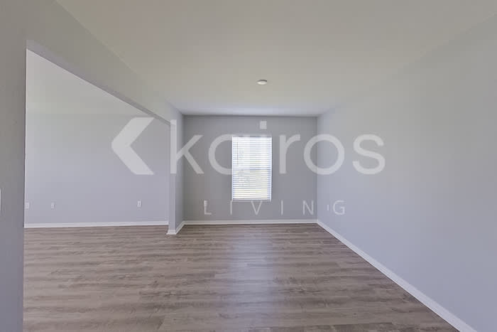 1010 Kaye Street East – photo 2