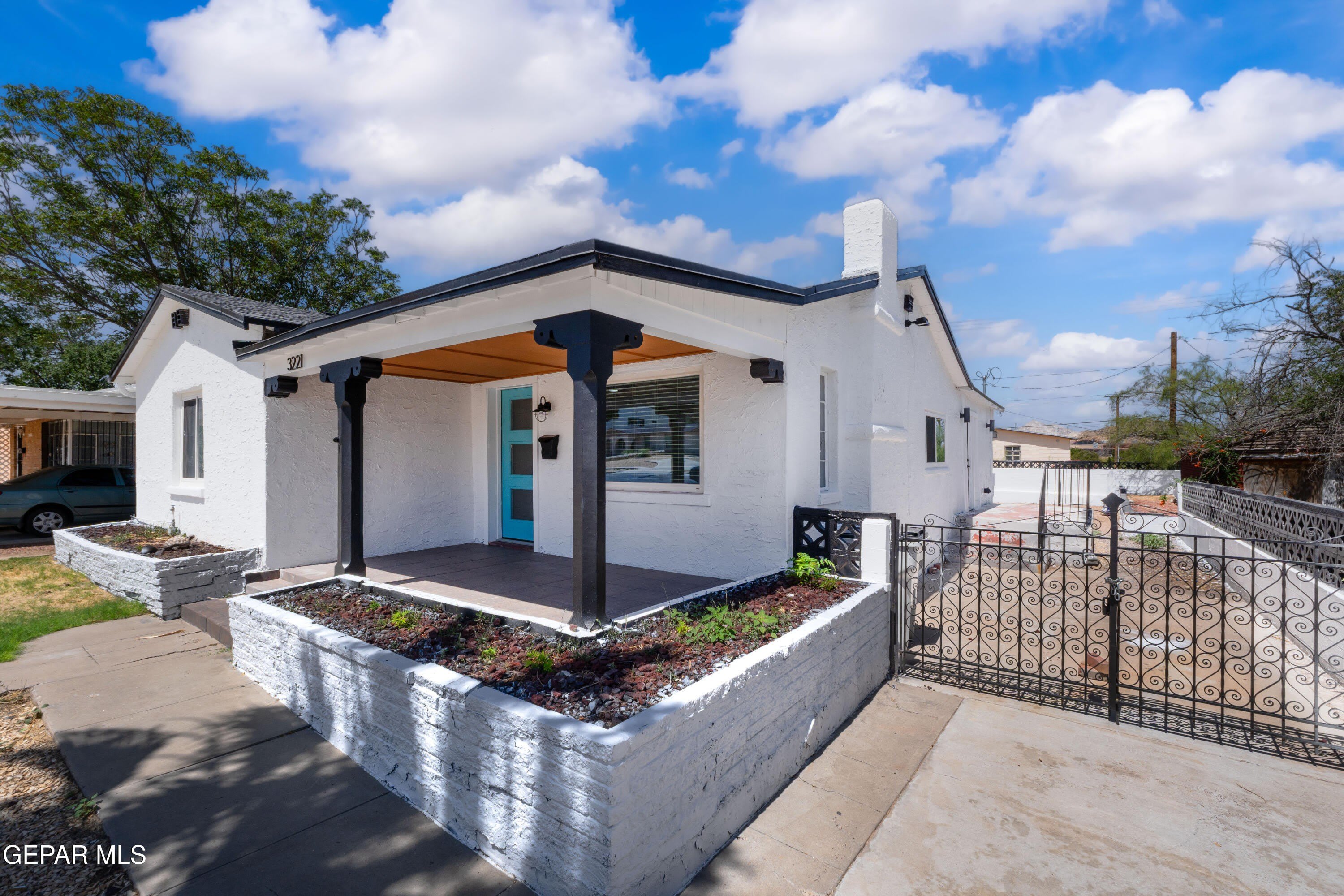 3221 N STANTON Street – photo 3