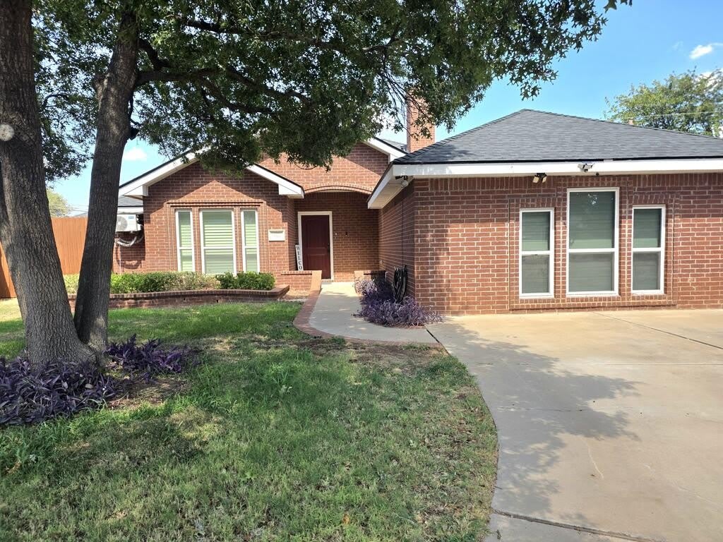 2308 Abbey Place – photo 1