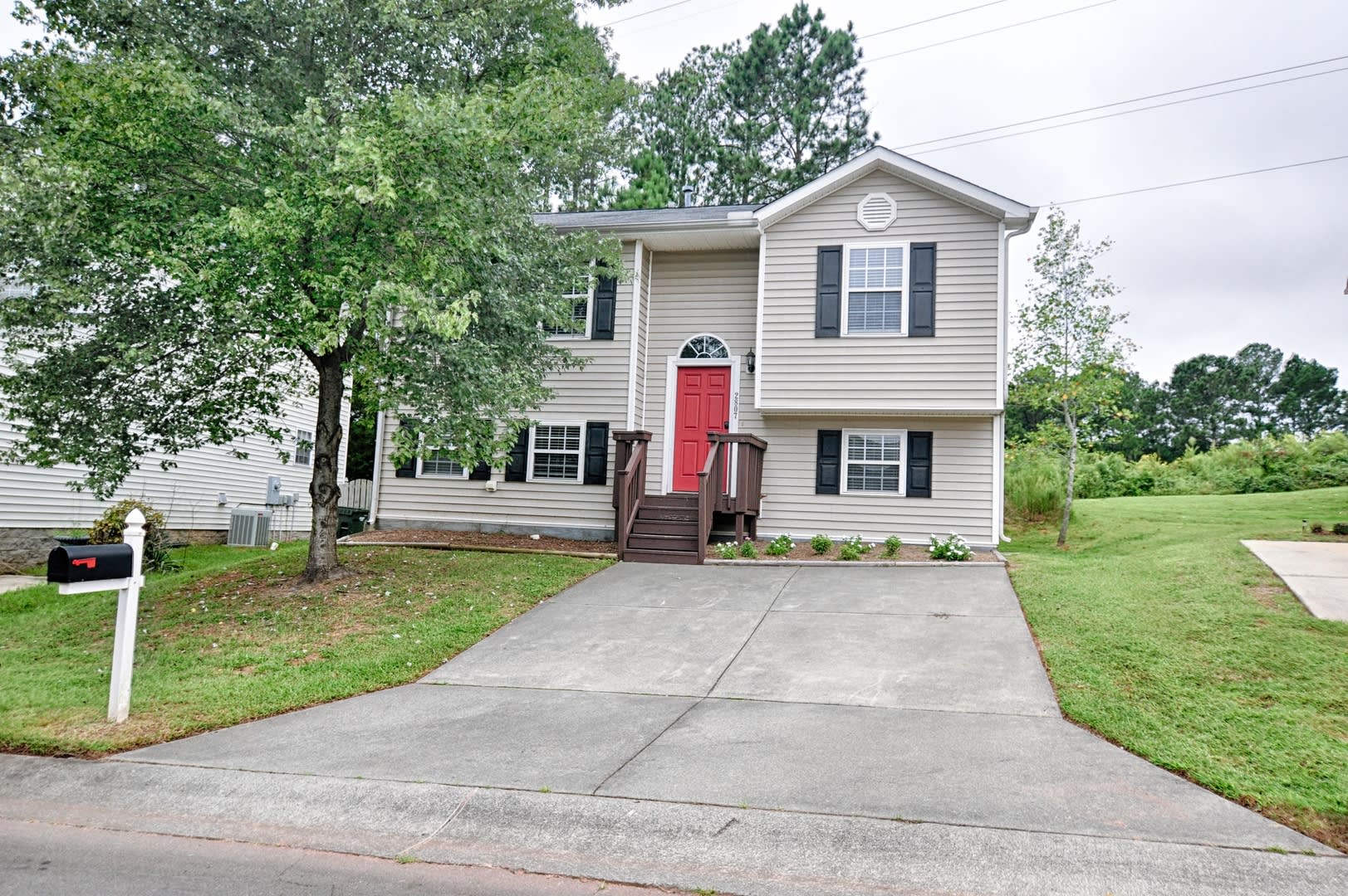 Amazing 4 bed/2 bath split level home conveniently located near RTP with fenced yard! – photo 1