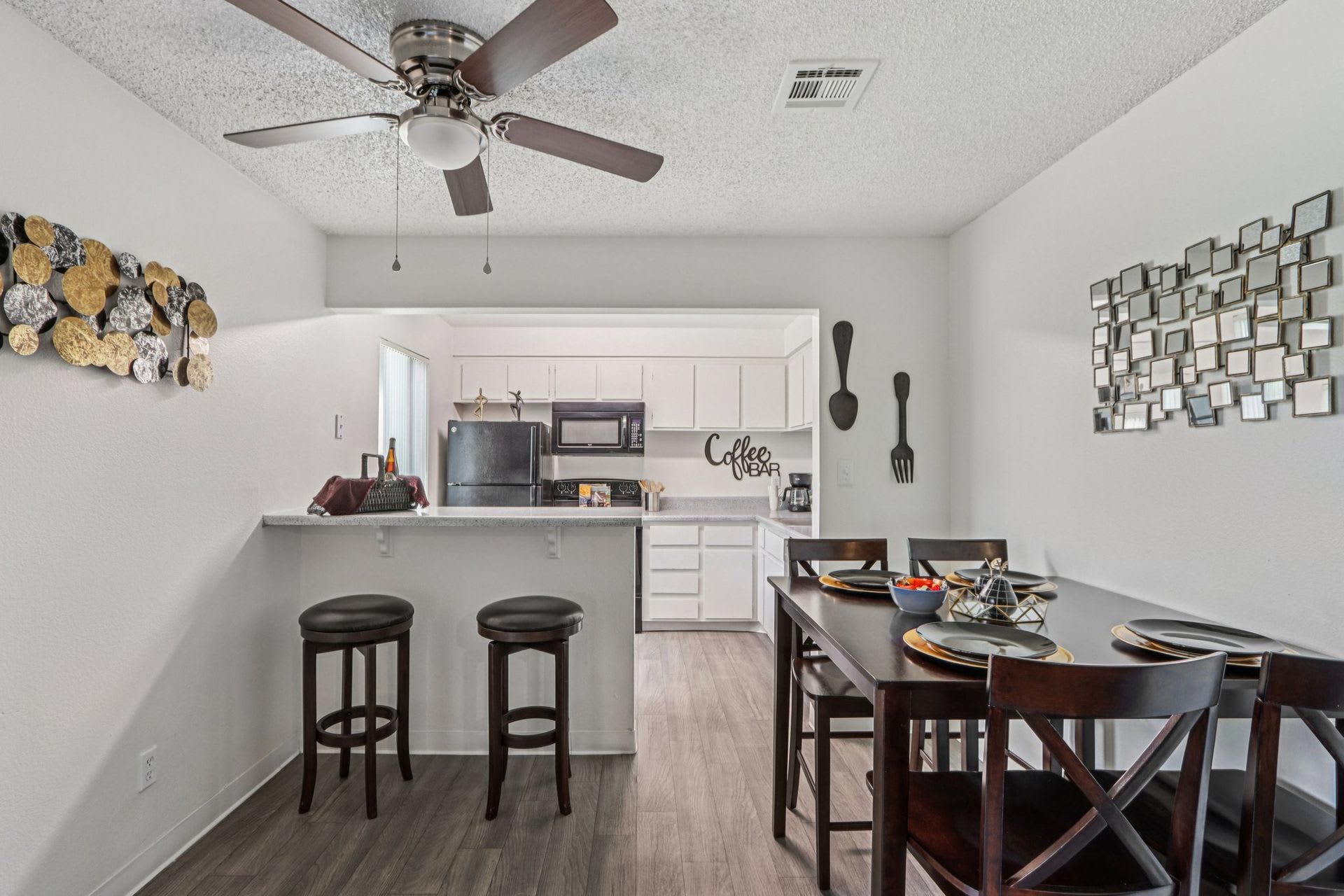 Sahara and Playa Palms Apartments – photo 1