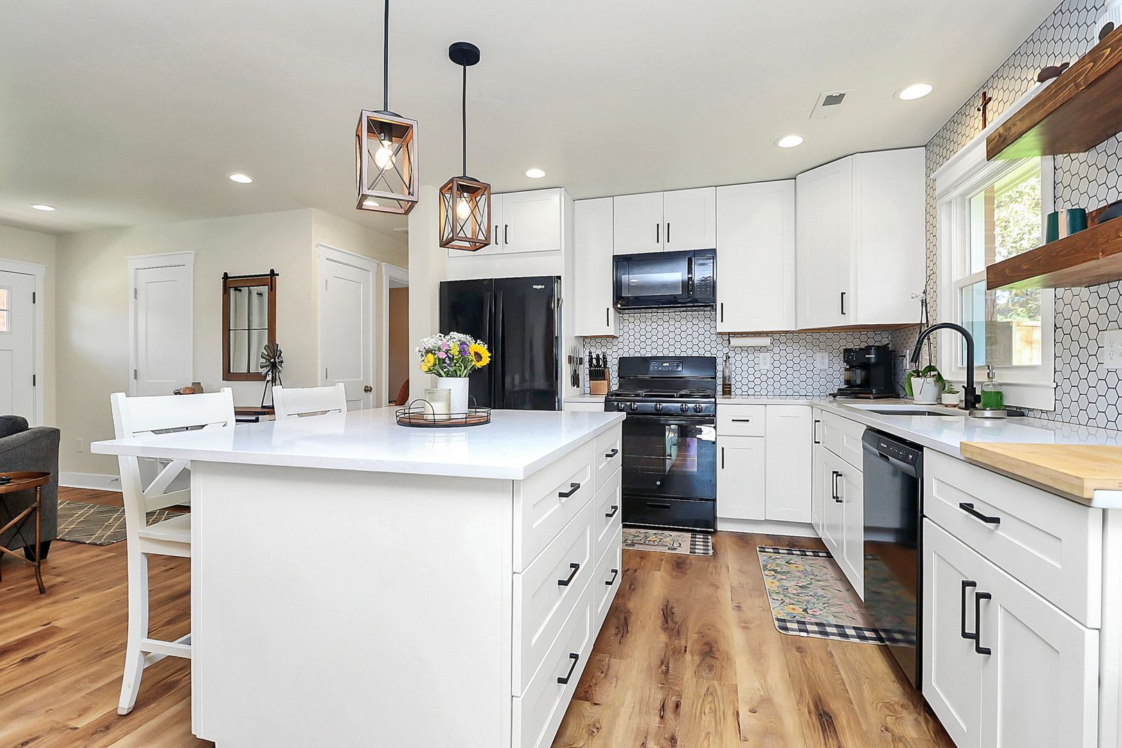 Fully Updated & Furnished Gem in the Heart of Starmount! – photo 5