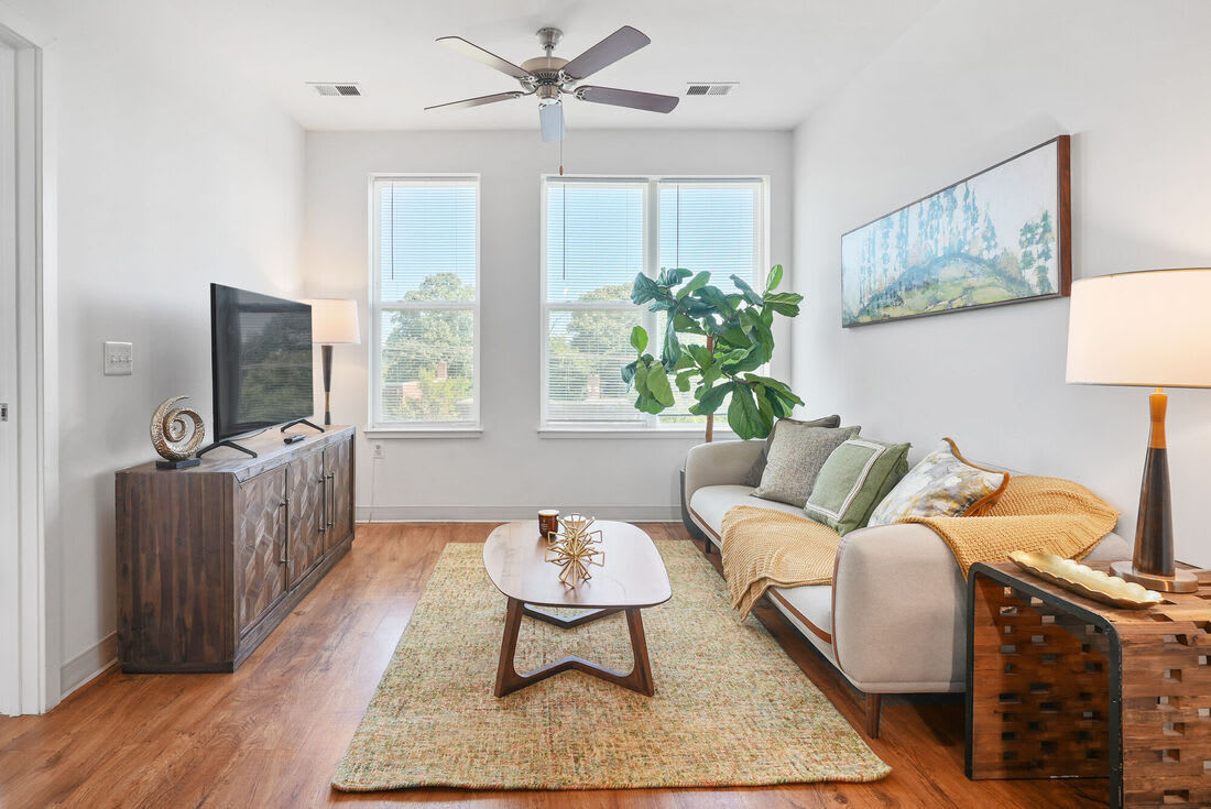 South Capitol Apartments – photo 2