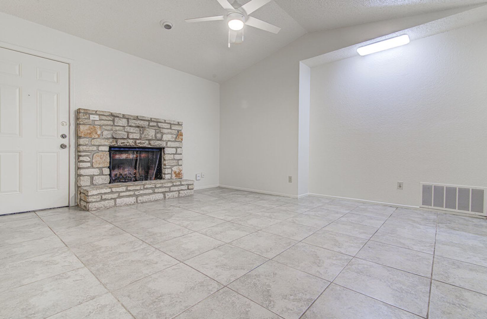 824 King Albert St – photo 3