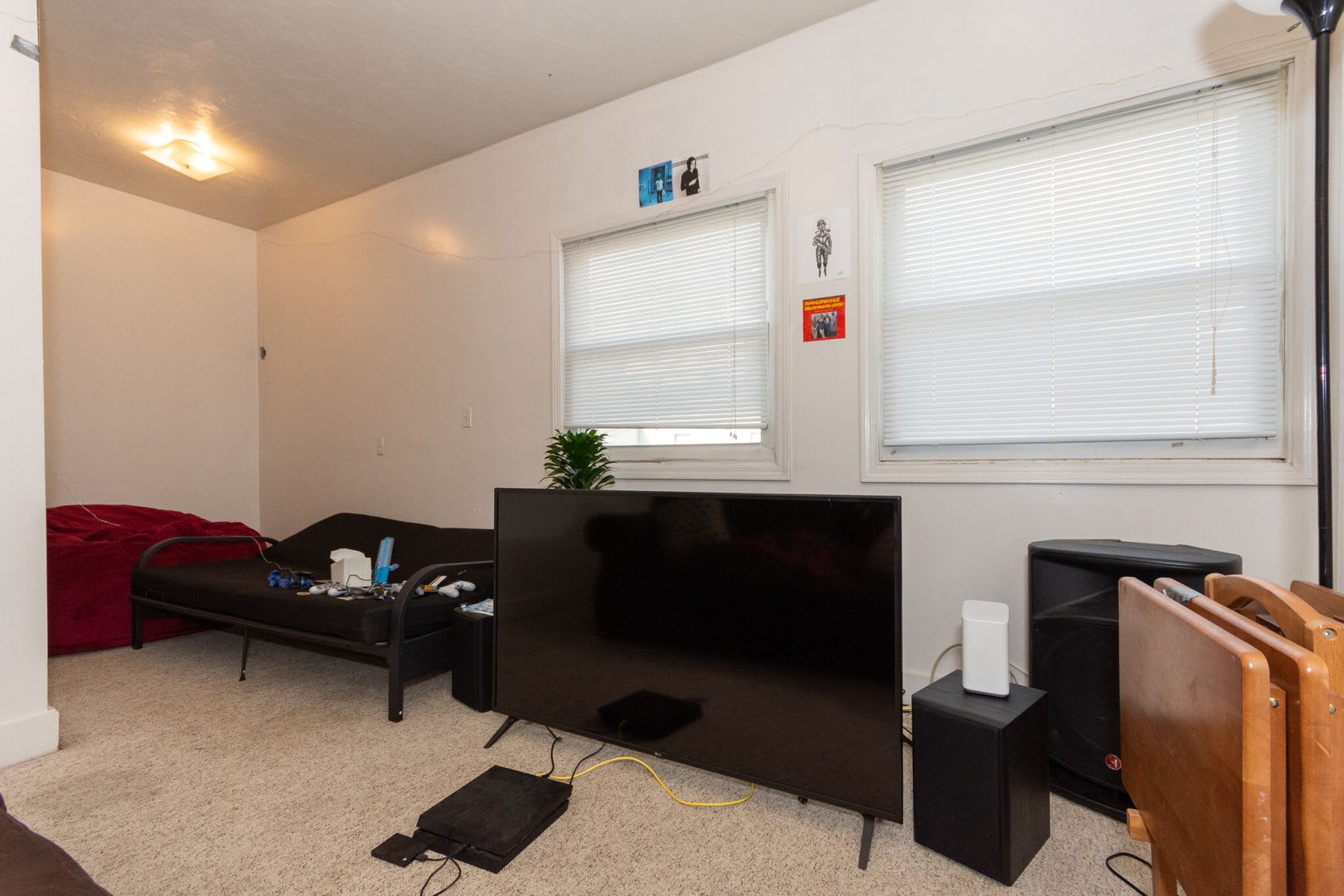 Huge, sunny 3 bed near BU and the Green Line! – photo 5