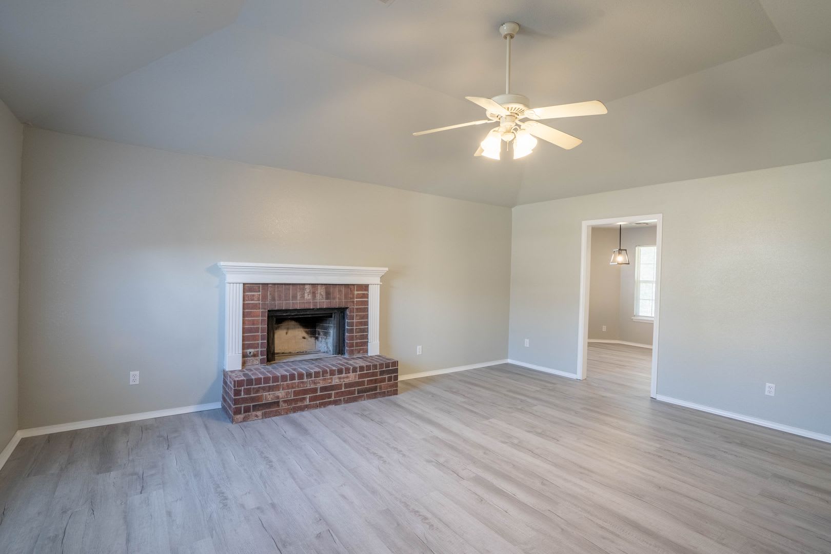 3 Bed 2 Bath Tulsa Recently Renovated – photo 4