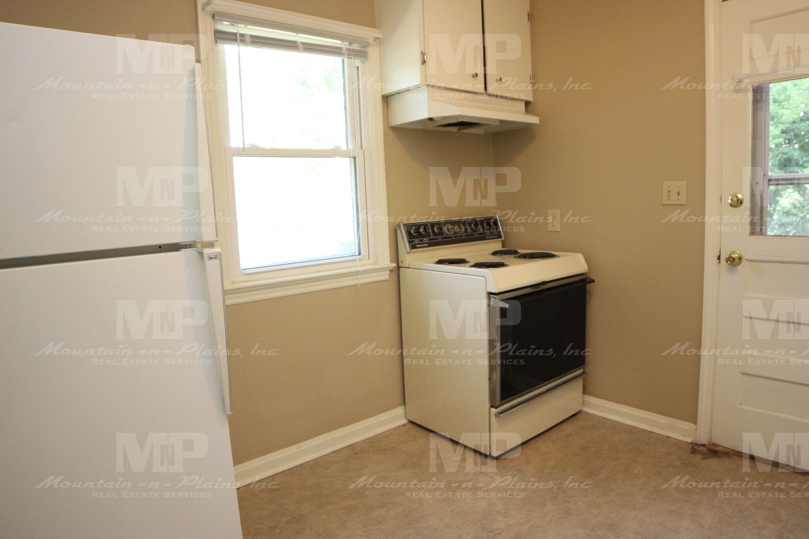 230 N Whitcomb Street – photo 4
