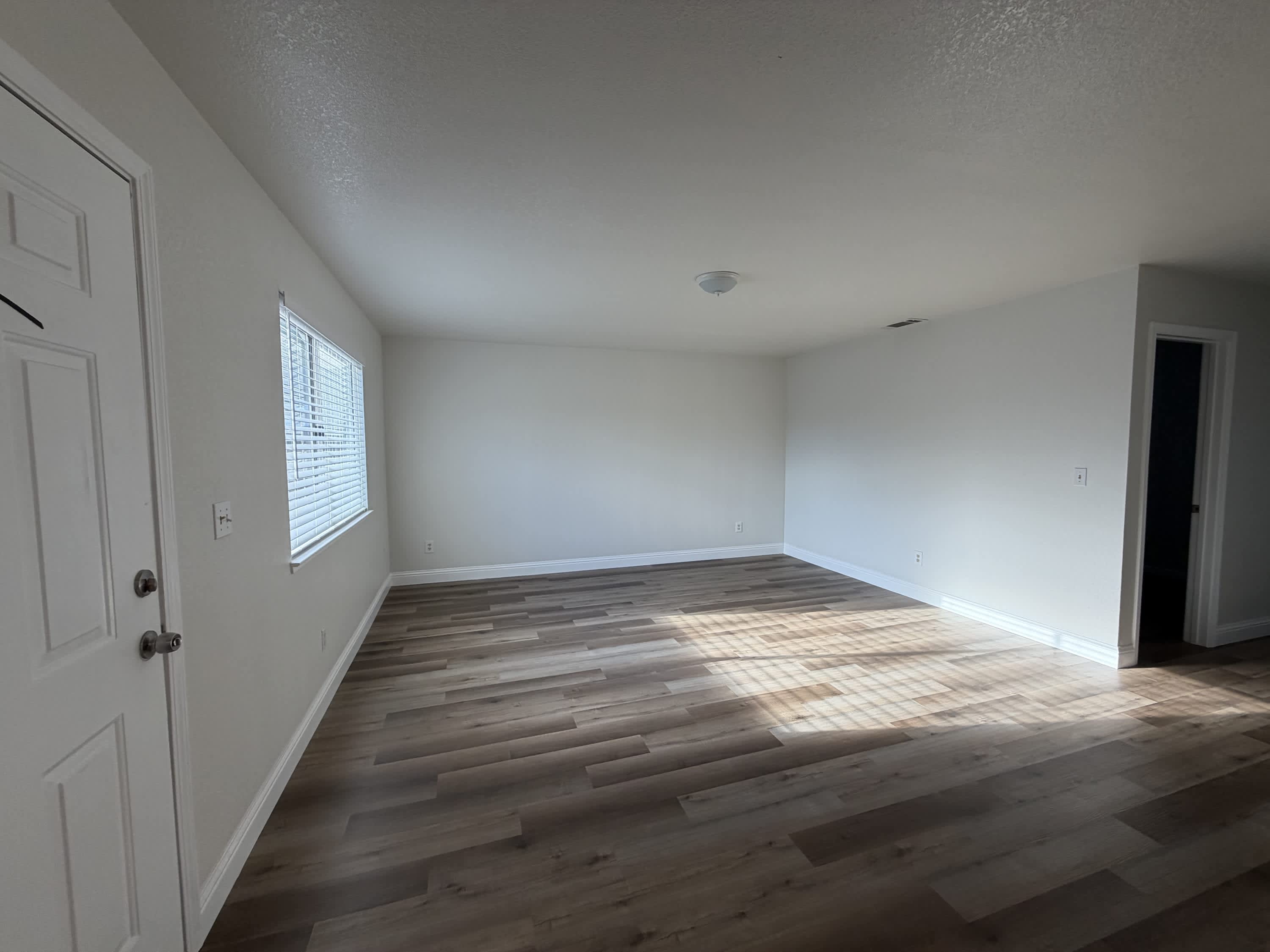 817 Redwood Avenue – photo 4