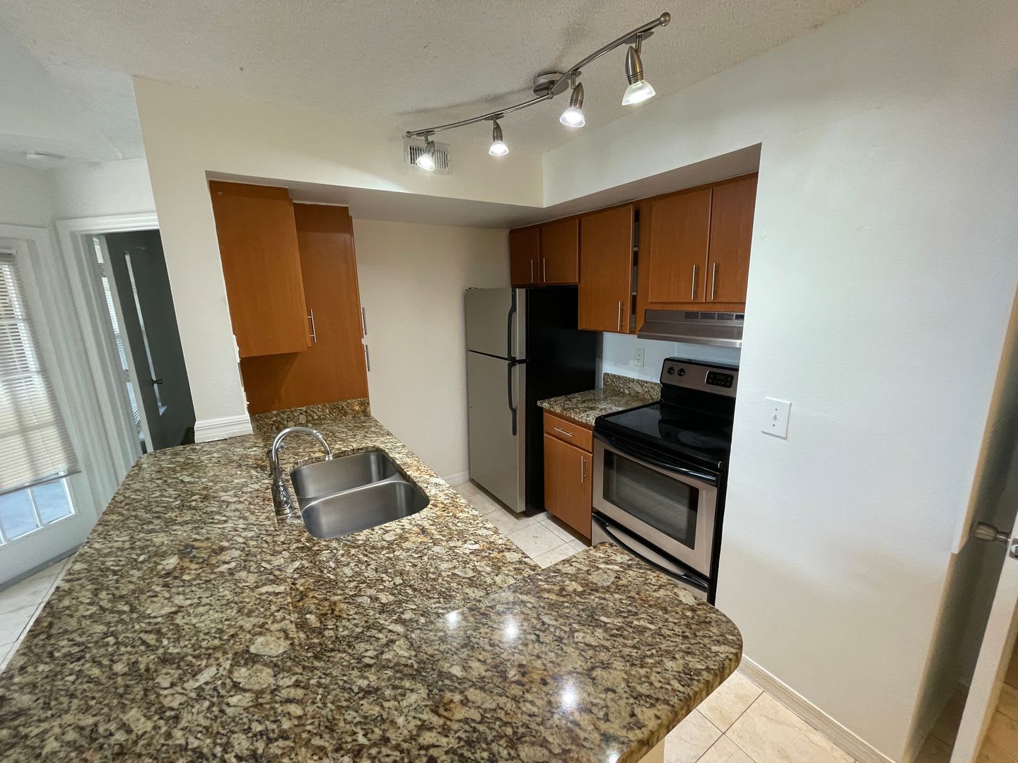 Condo Convenient To Attractions Bella Vista Community Available August 13Th – photo 3