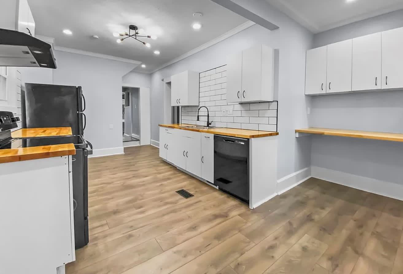 2292 Bellfield Avenue – photo 2
