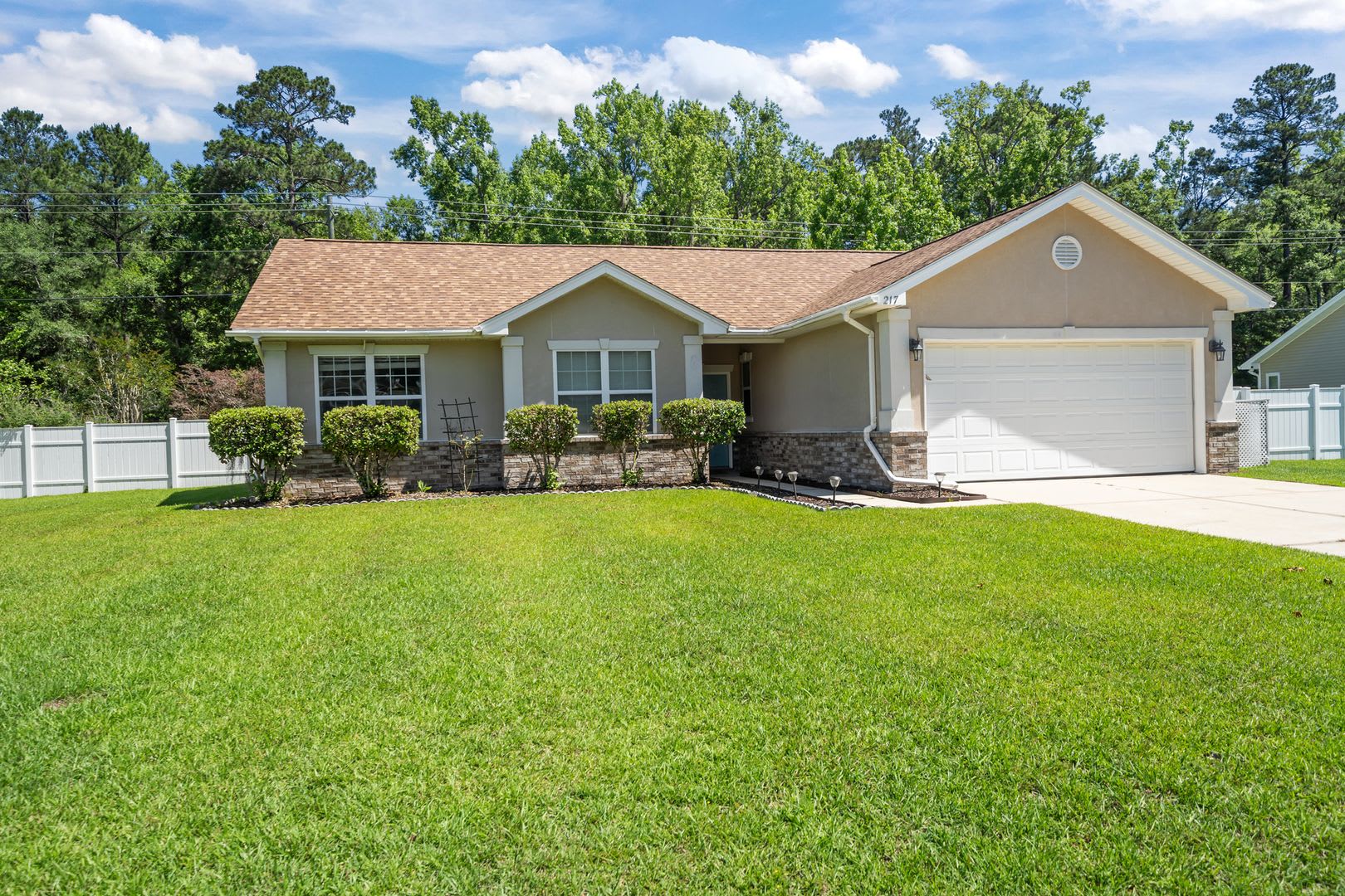Park West Beauty 3 Bedroom Home With Screened Porch And Fenced Backyard – photo 3