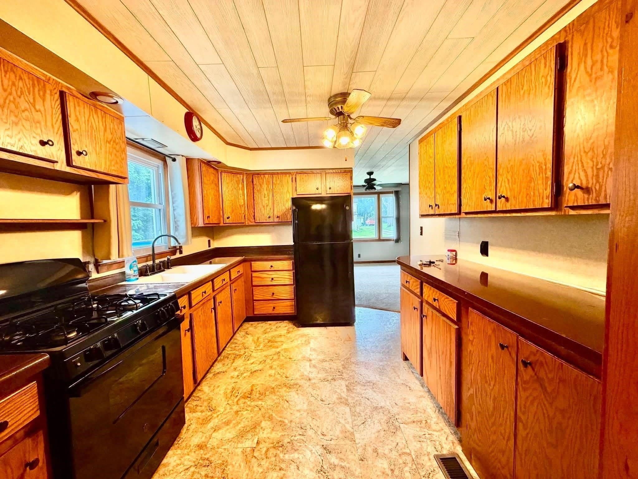415 W Locust Street – photo 2