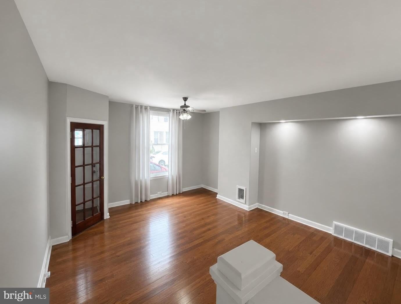 2643 EMERALD Street – photo 3
