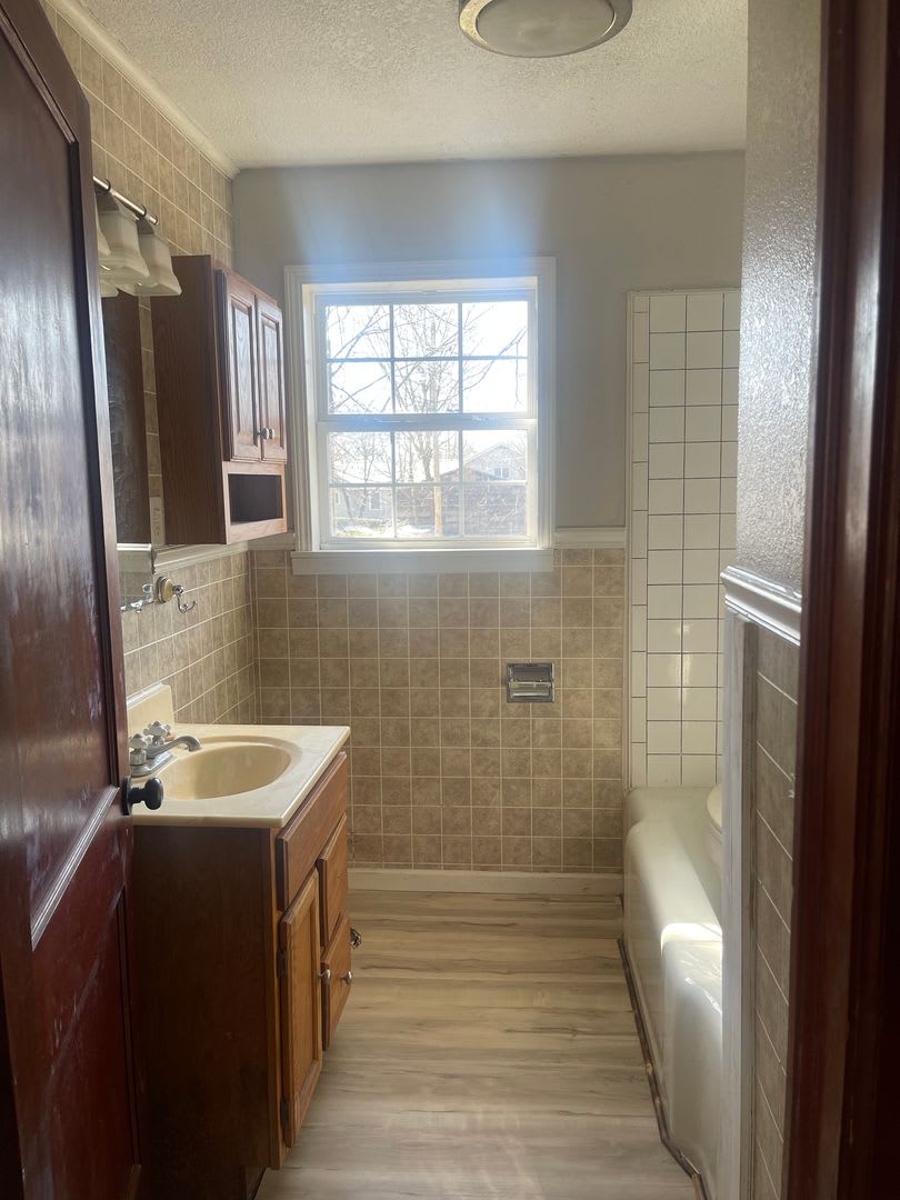 Charming 2 Bed 1 Bath Home Aurora Mo – photo 2