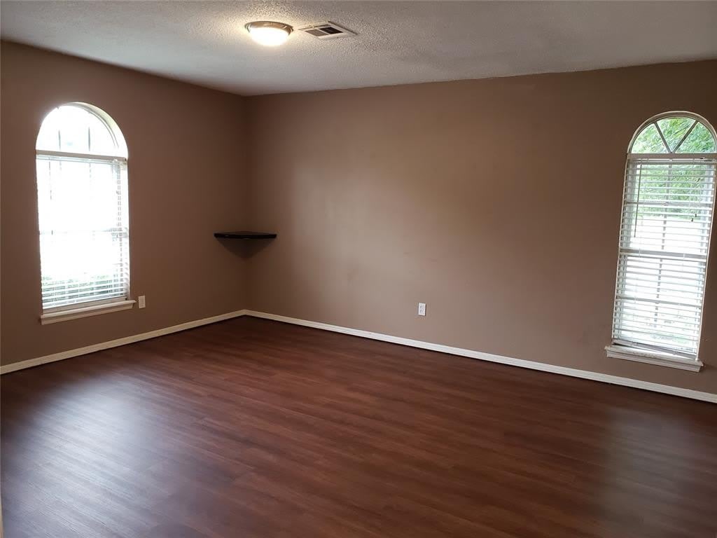 1932 Elmhurst Drive – photo 2