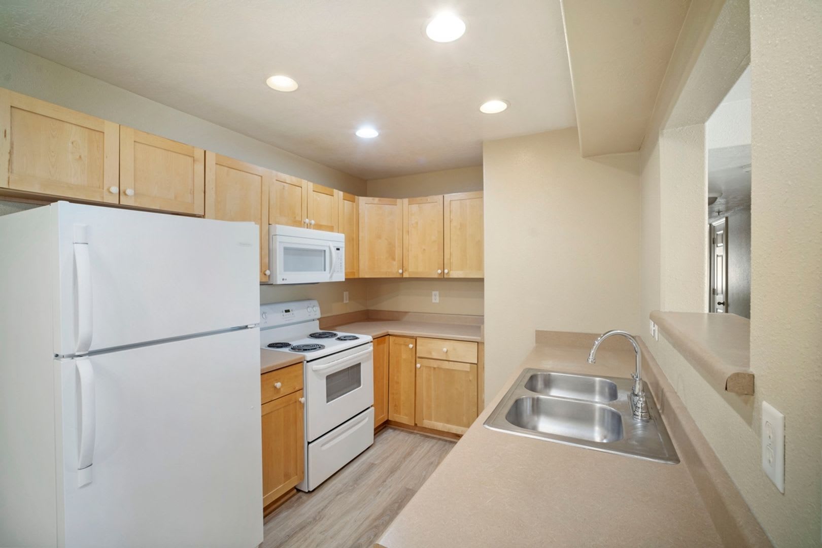 SzalsBro (3 Condo) – photo 3