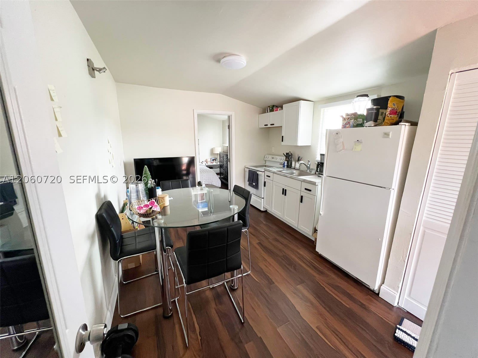 320 SW 4th Ave – photo 1