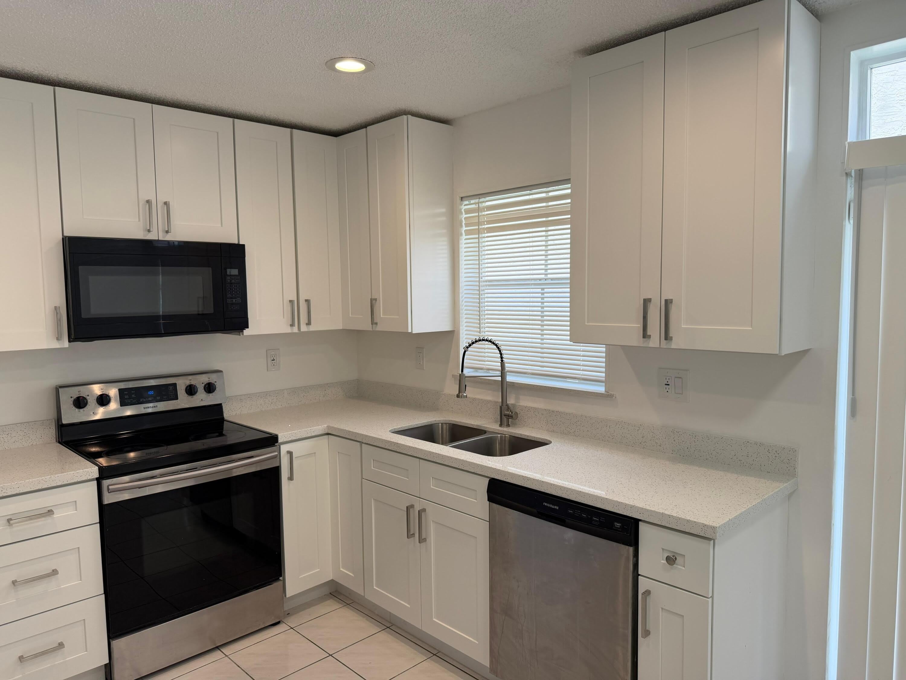 3780 Amalfi Drive – photo 2