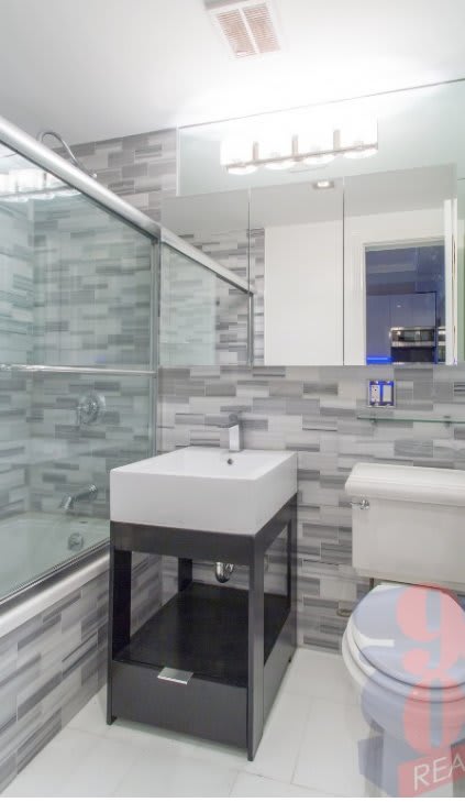 218 E 11th St – photo 2