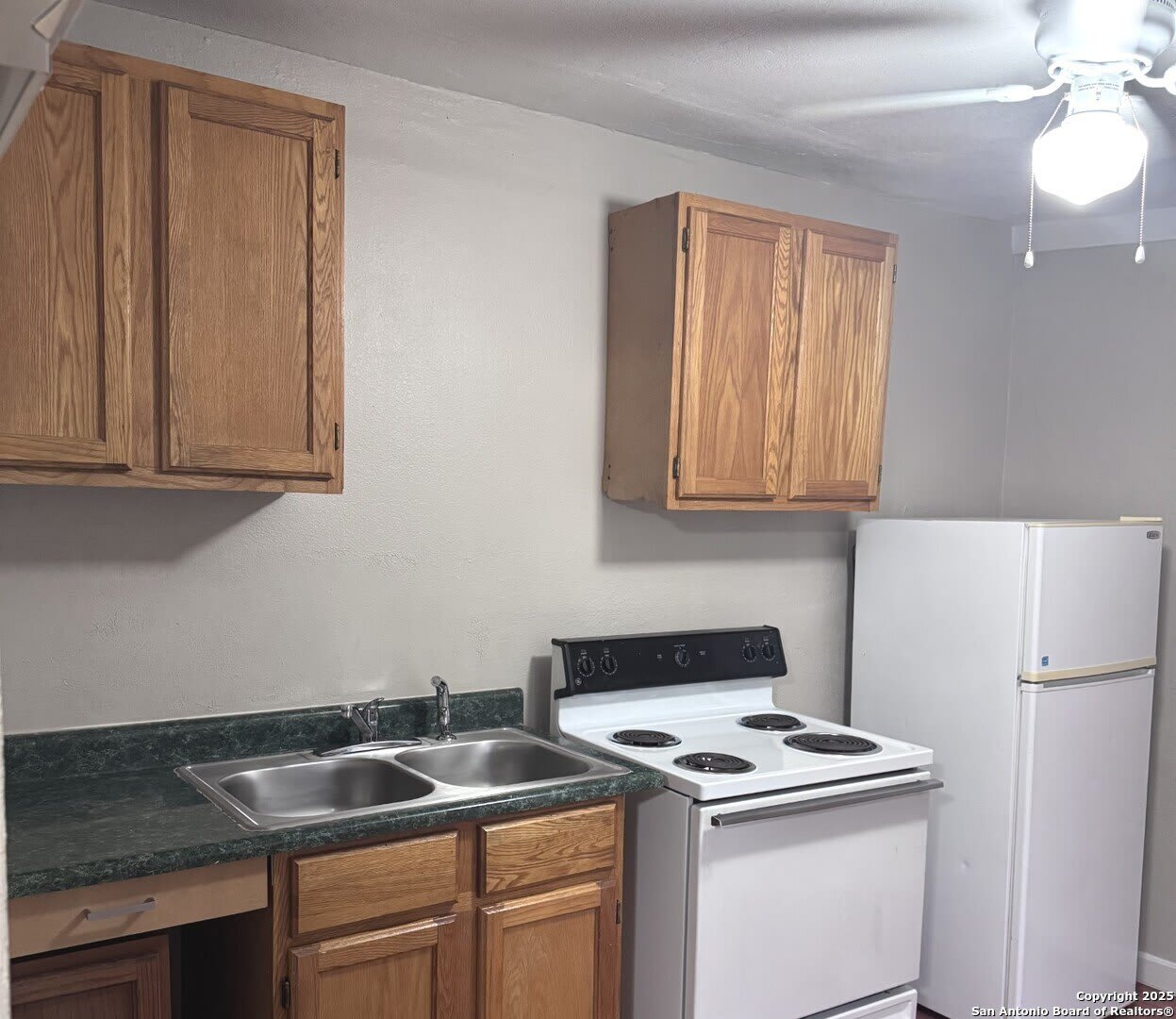 207 Bradford – photo 3