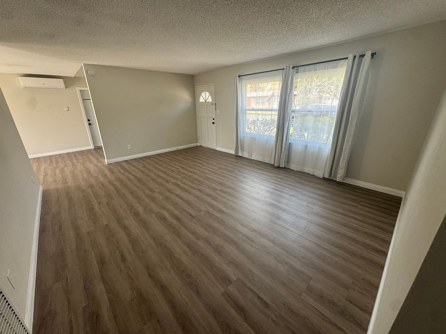 Remodeled 3 Bedroom 1 5 Bathroom Home In Central Spring Valley – photo 3