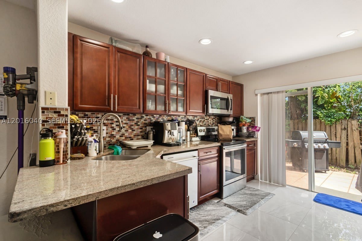 5605 NW 109th Ave – photo 1