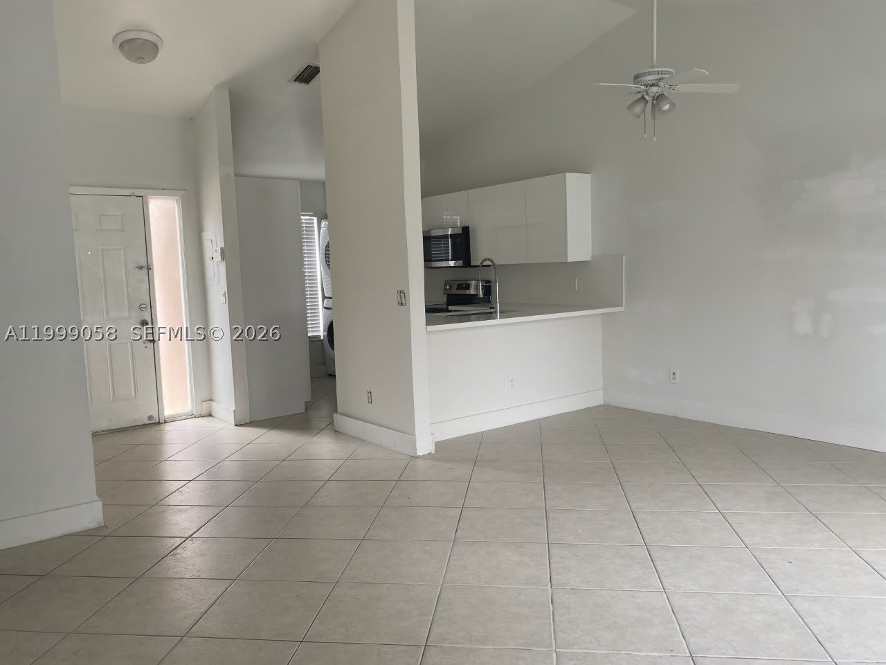 219 SE 8th St – photo 4