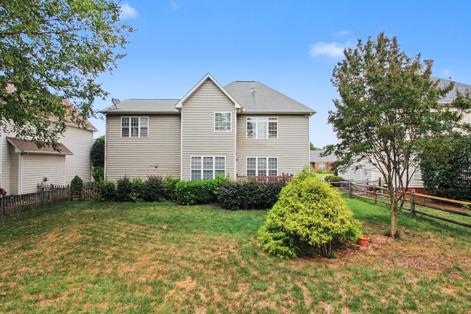 Freshly Updated Hampton Ridge Home – Refinished Hardwoods, New Carpet & Fenced Yard – photo 3