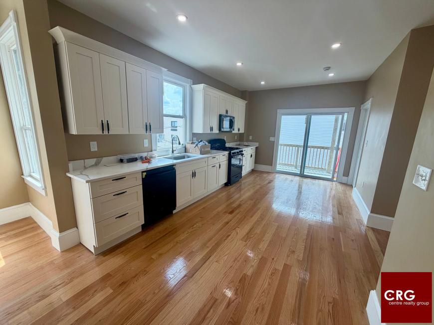 430 Meridian St. – photo 2