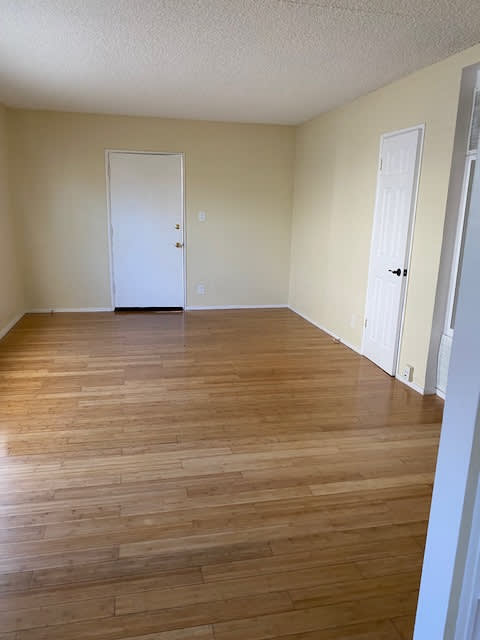 4956 Kester Ave – photo 3