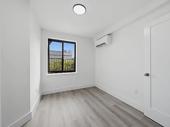300 E 96th St Apt 2D – photo 4