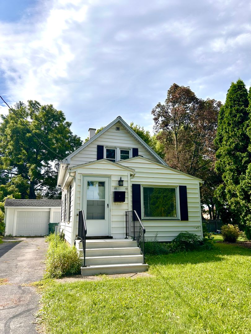 Charming 2-bed/ 2-bath home available near Mt. Hope! – photo 3