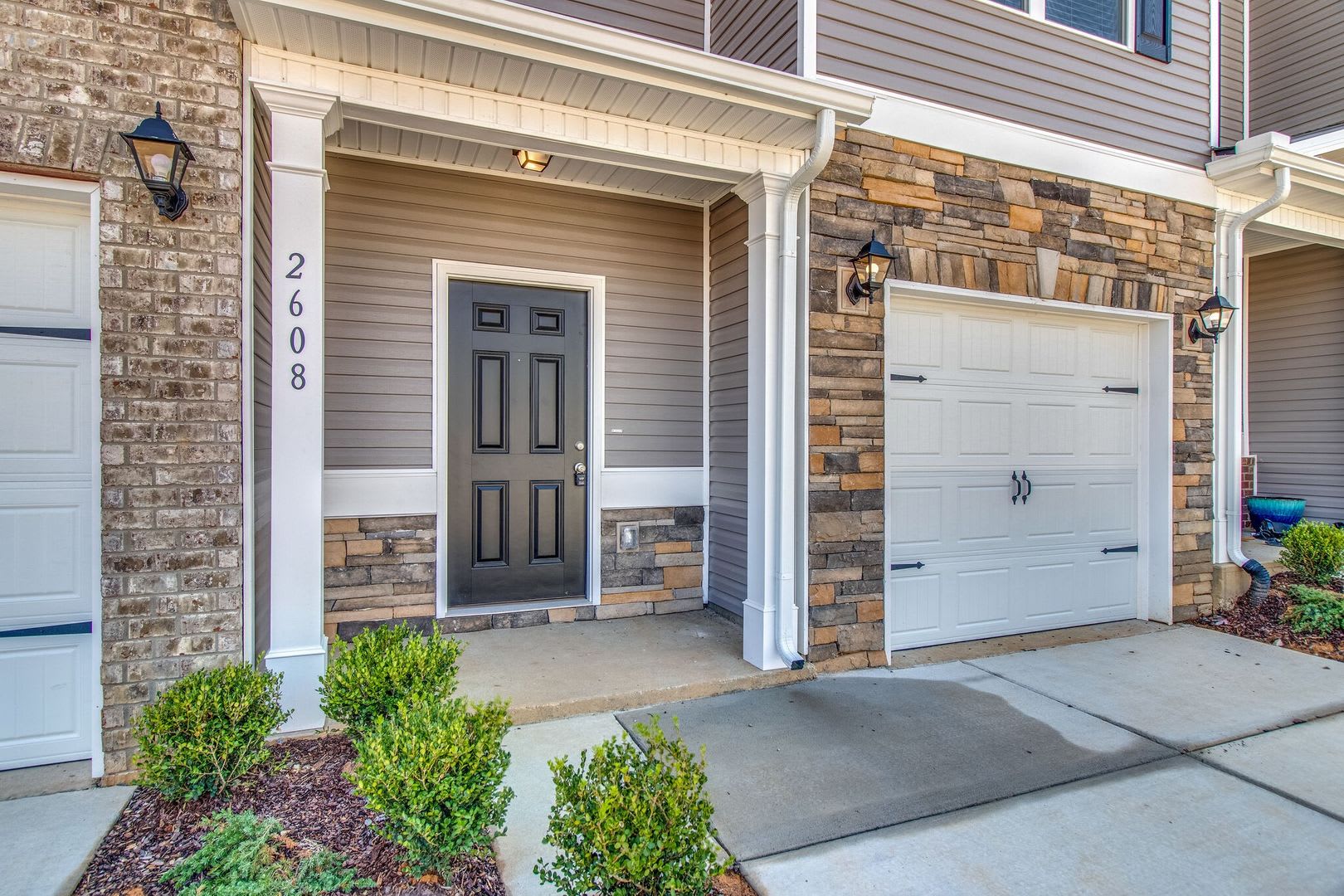 Beautiful 3BR/2.5BA Townhome in Columbia! – photo 2