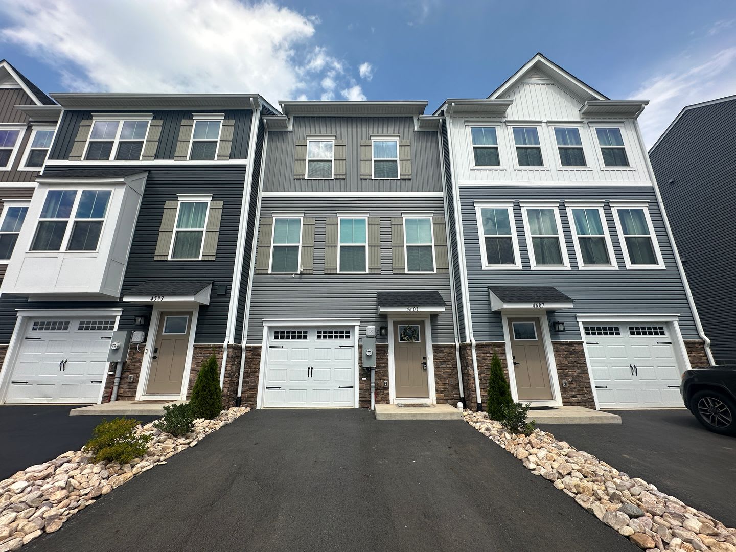 Modern 3-Level Townhome with Garage – Unbeatable Location! – photo 1