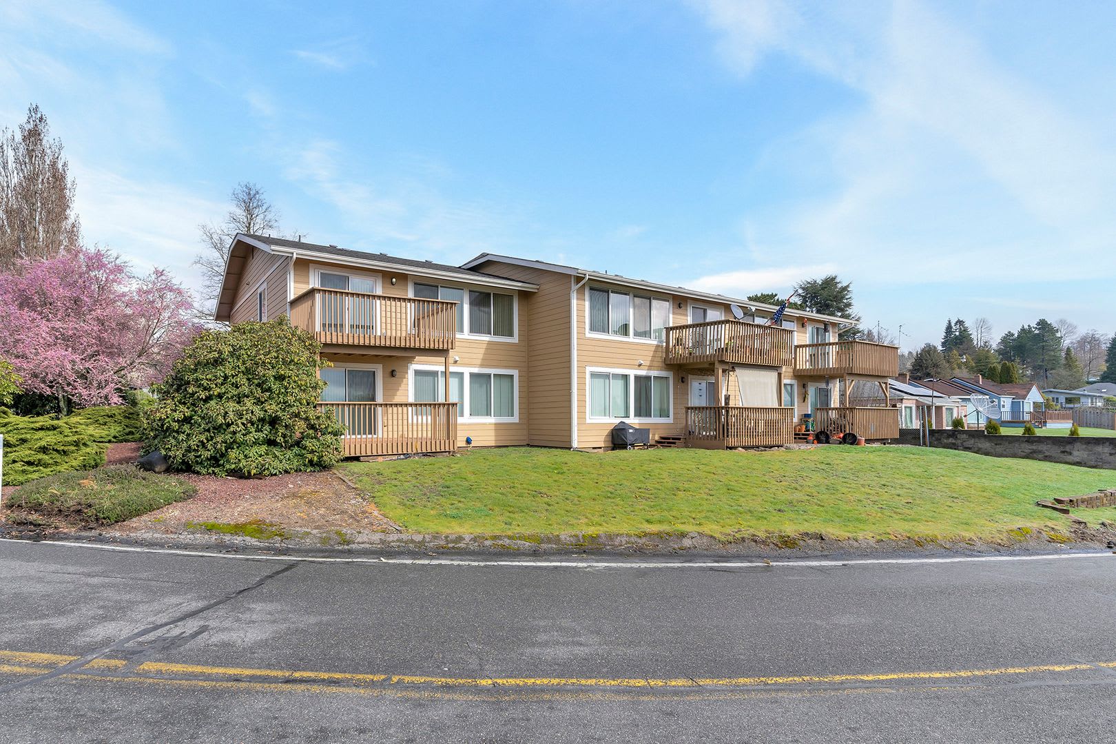Newly renovated 2 BR Apartment with Stunning Views in Tacoma – photo 1