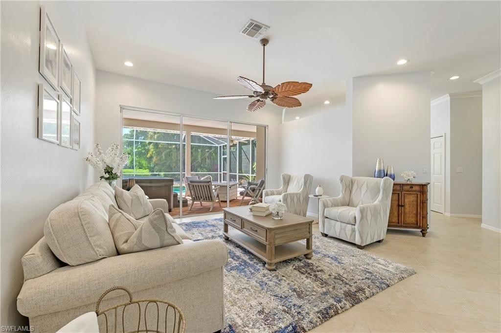 300 Wentworth Ct – photo 2