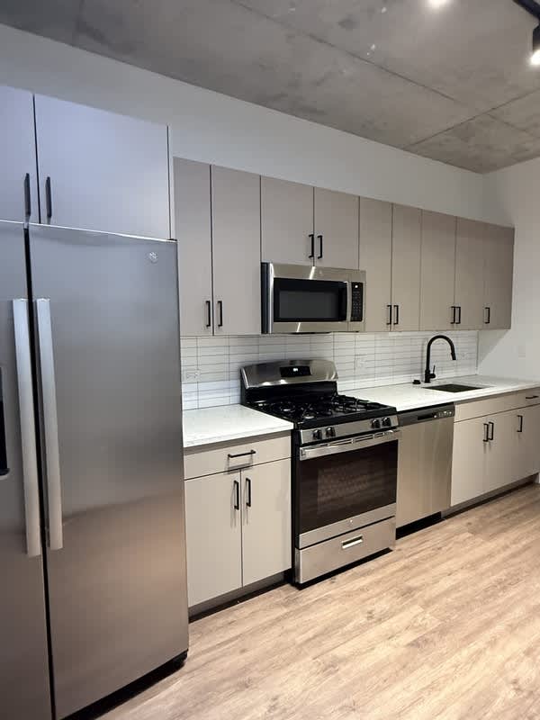 760 N Hudson Ave – photo 2