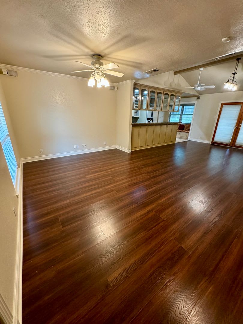 Welcome To This Charming 3 Bedroom 2 Bathroom Home Located In The Heart Of San Antonio Tx – photo 2