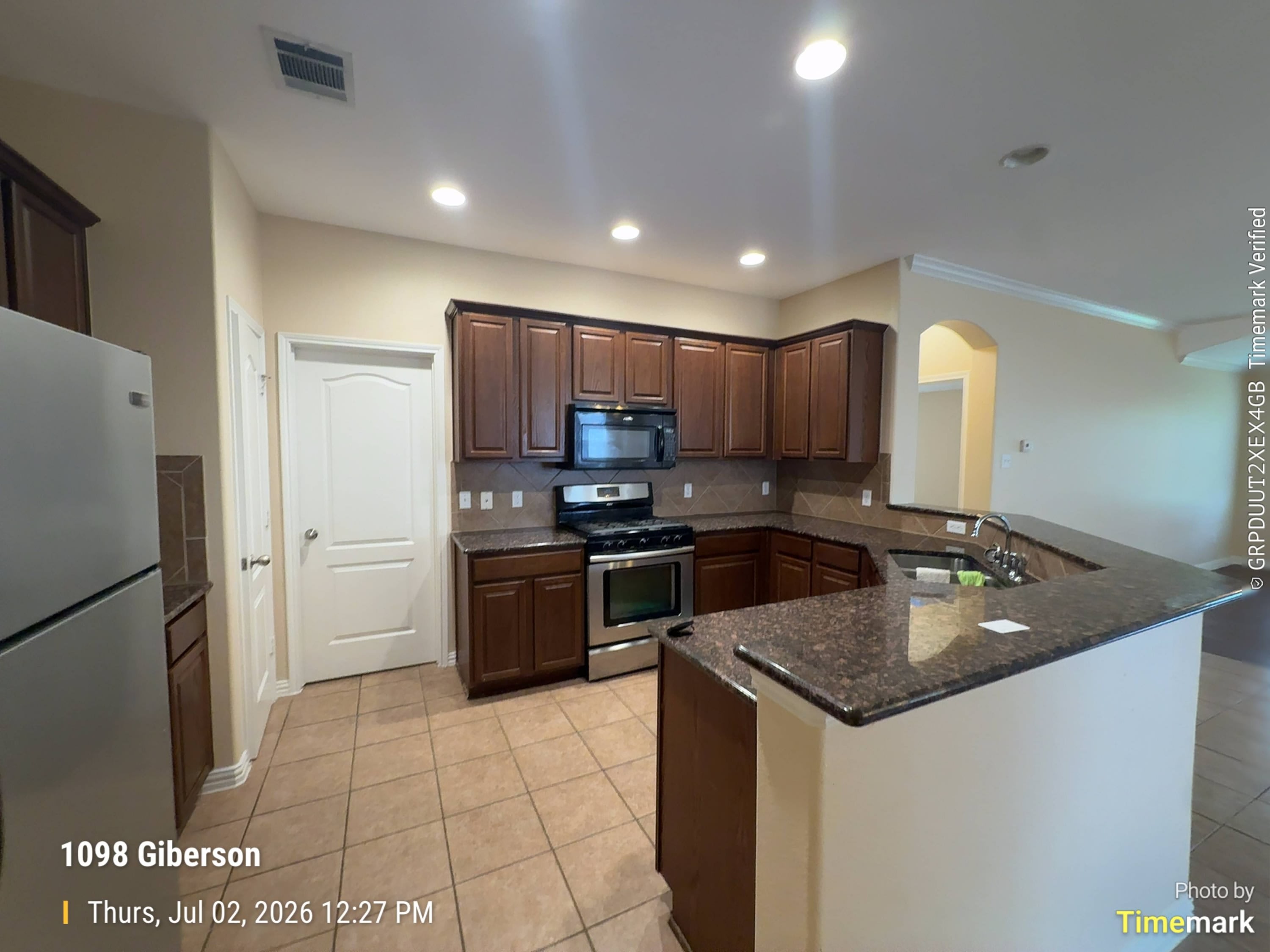 1098 Giberson Wy – photo 2