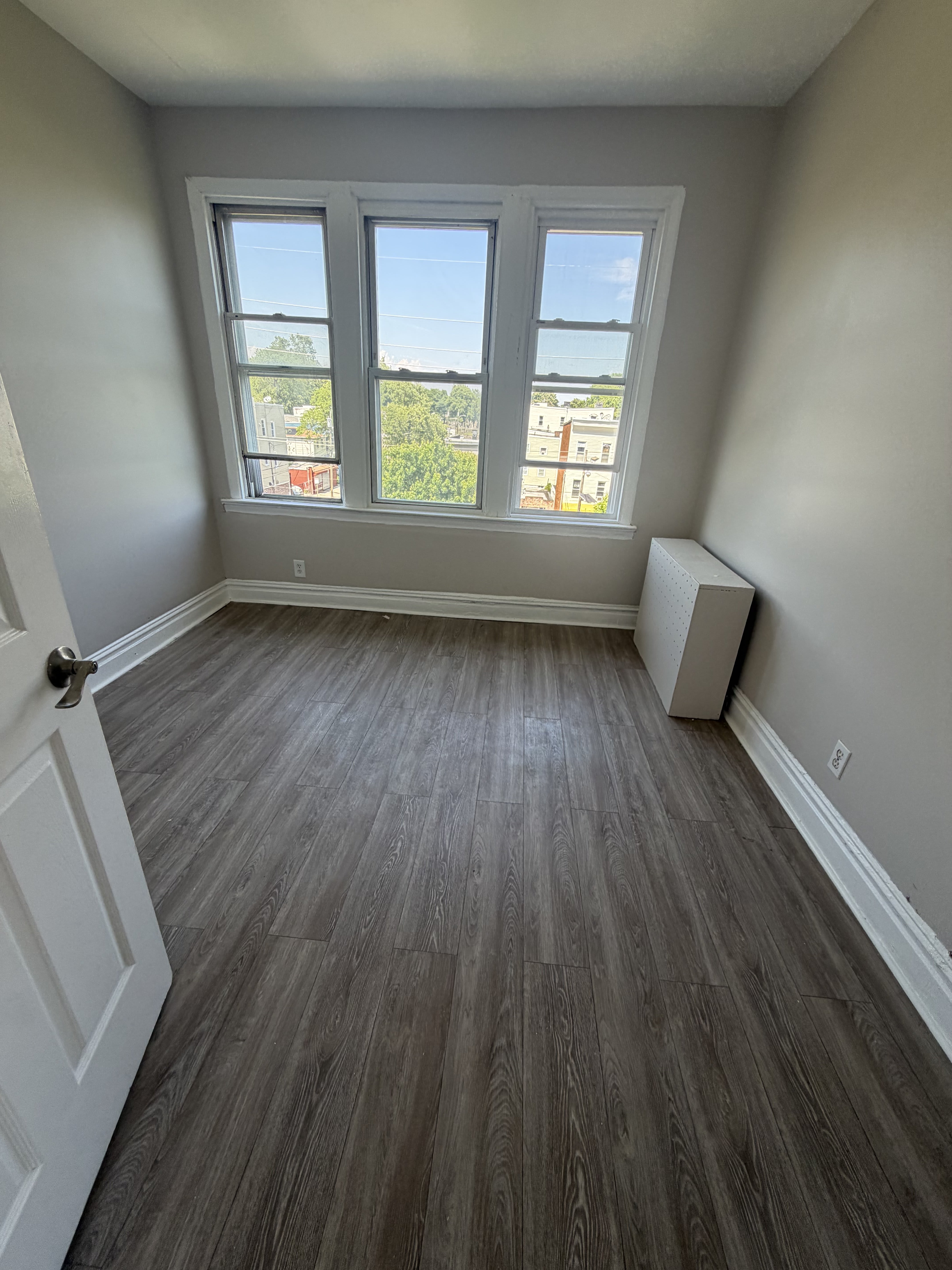 241 Duncan Ave – photo 4