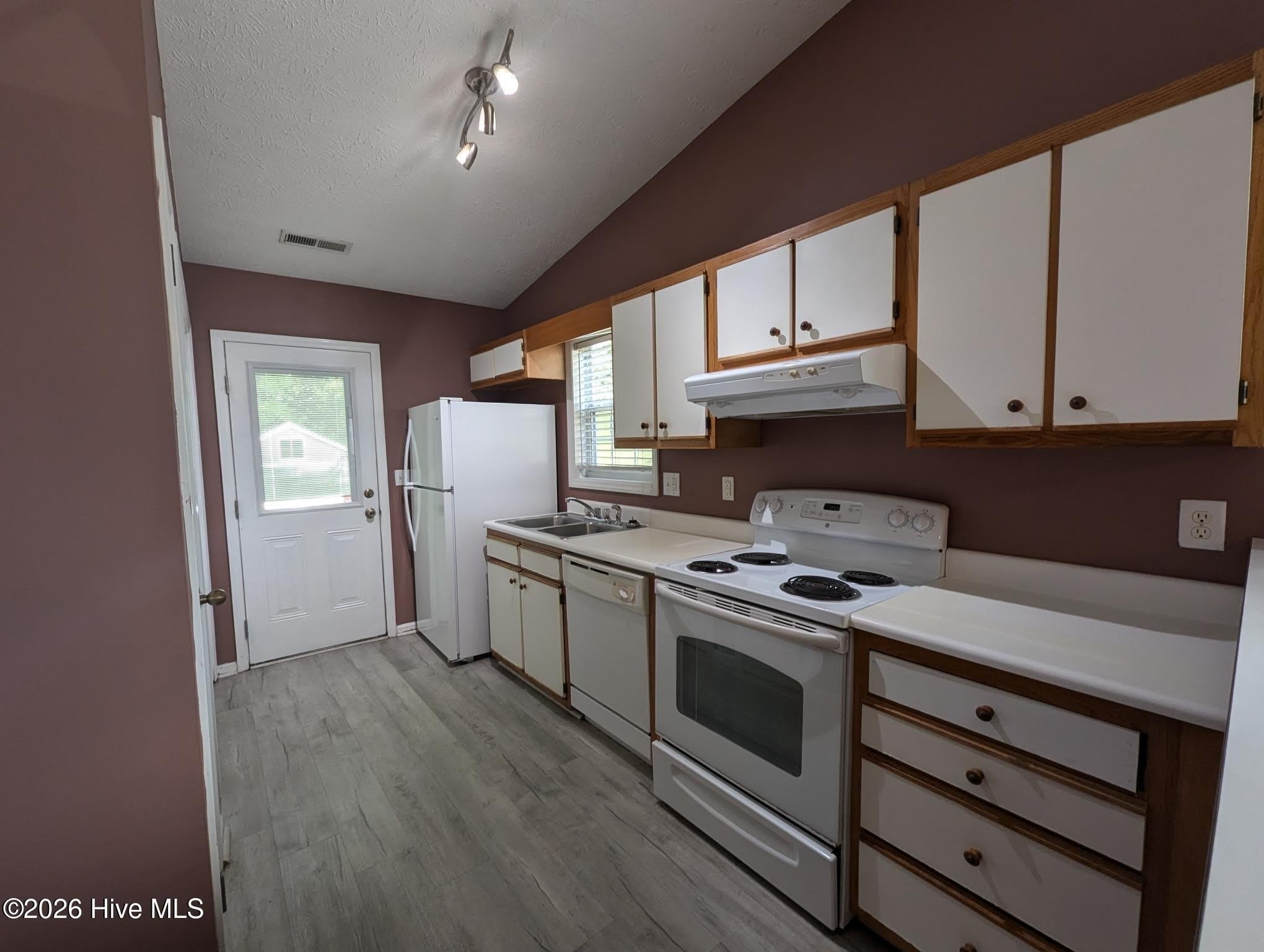 705 Varsity Drive – photo 4