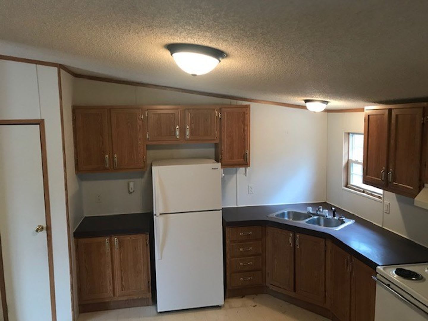 Country Living Close to Town & close to Boone Lake – photo 4