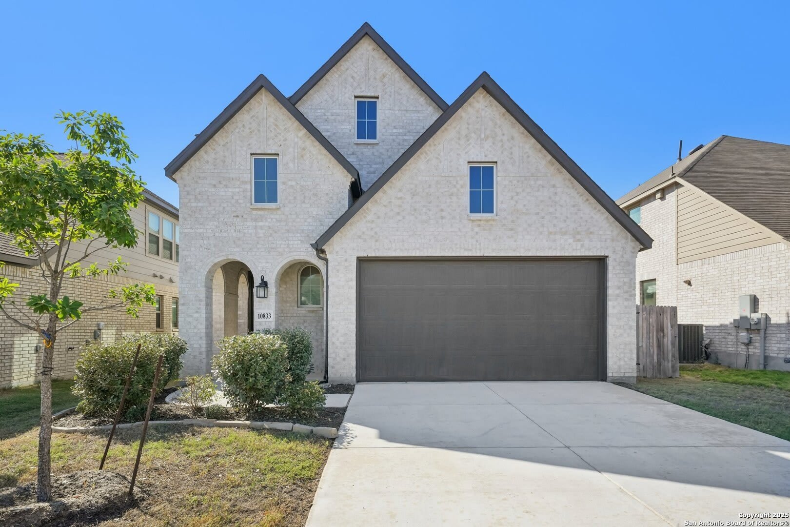 10833 Coppola – photo 1