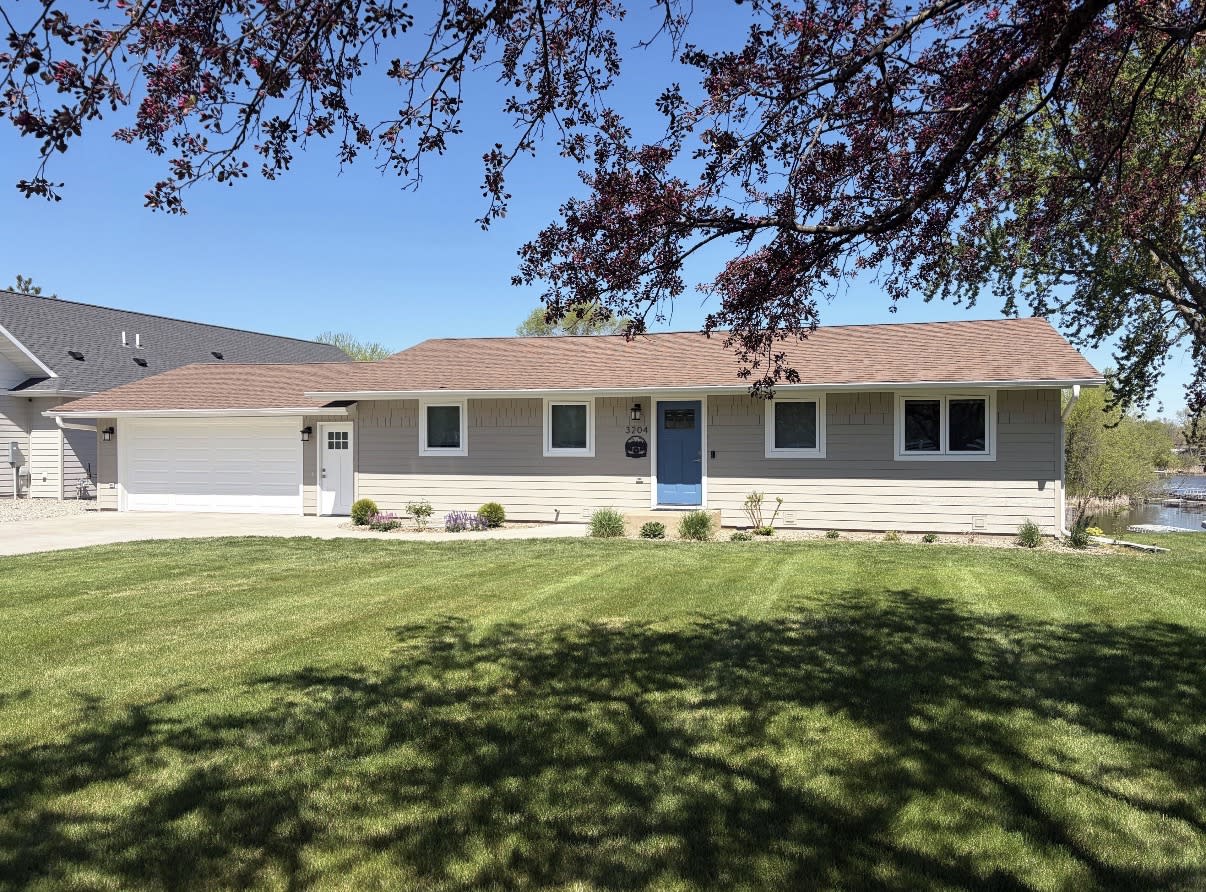3204 Crestwood Drive Northeast – photo 1