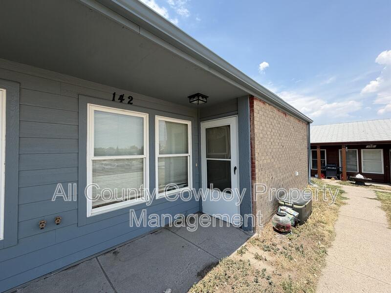 142 S Cribbon Ave – photo 3