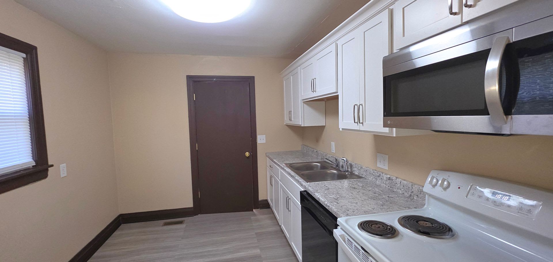 Totally Updated 2 Bedroom 1 Bath Home 825 – photo 3